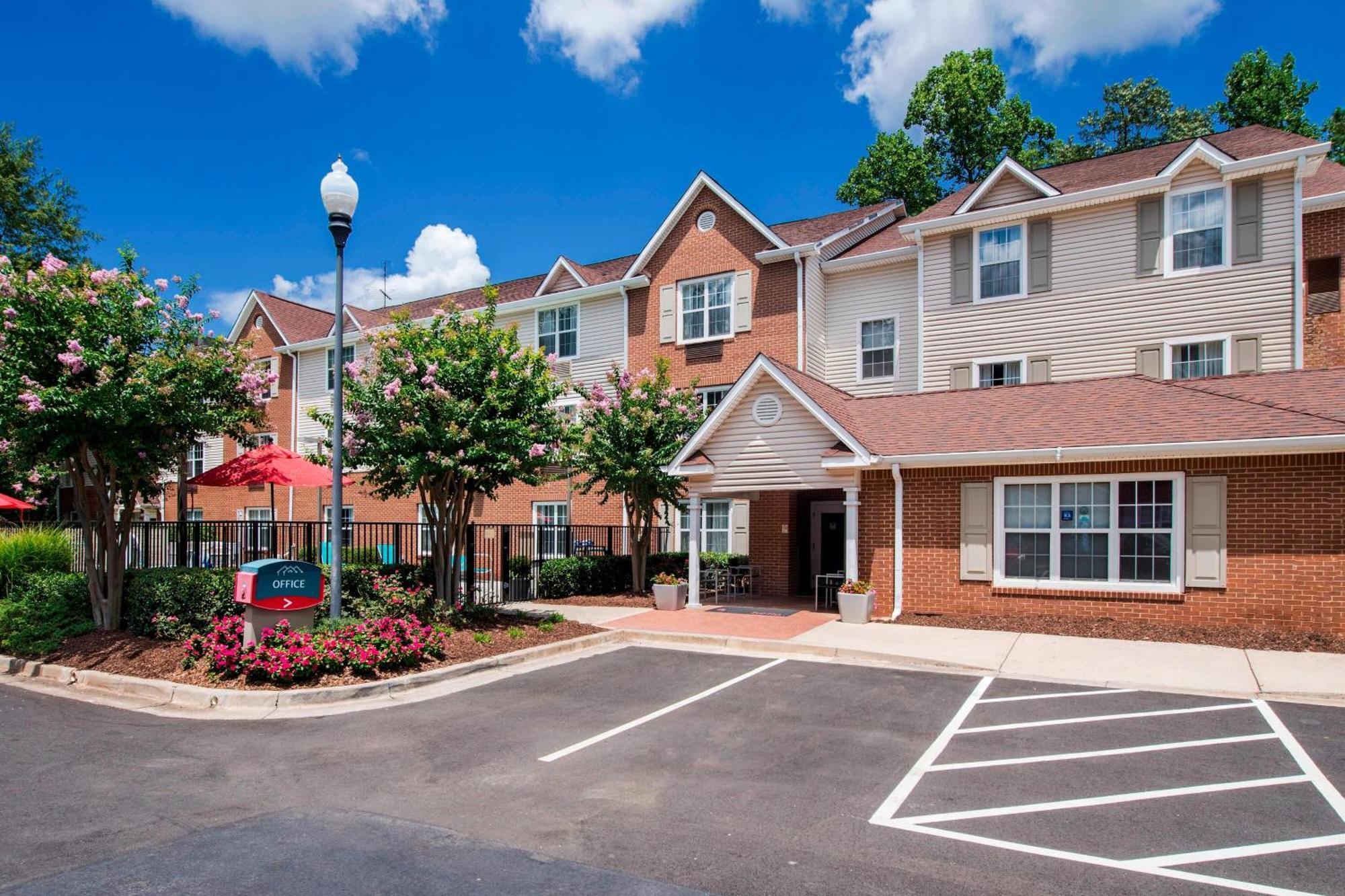Towneplace Suites By Marriott Atlanta Kennesaw Exterior photo