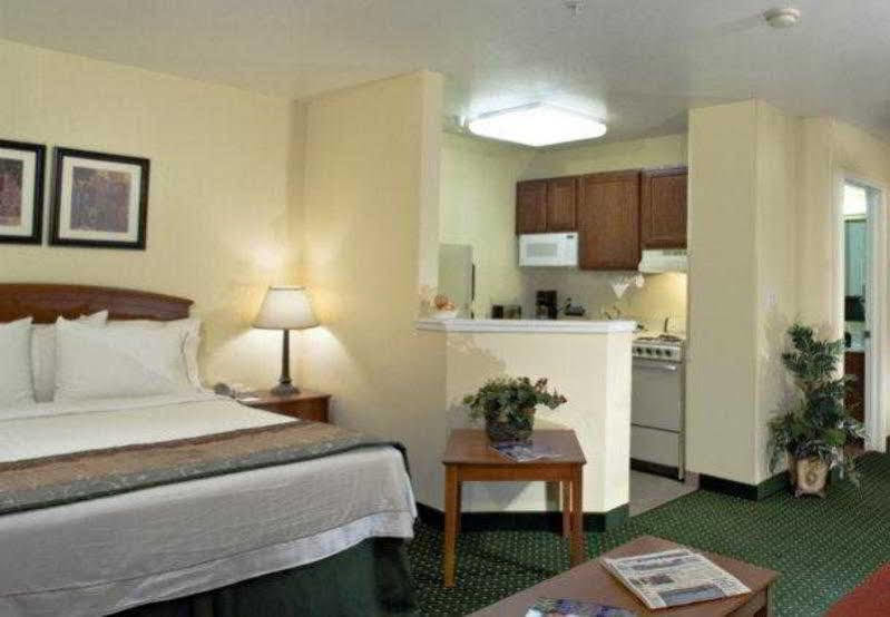 Towneplace Suites By Marriott Atlanta Kennesaw Exterior photo